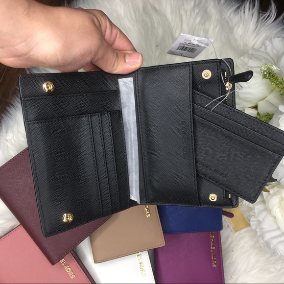 Michael Kors card case carryall wallet - Picture 4 of 9